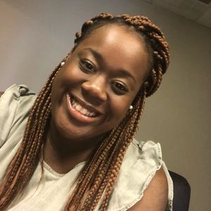 Meet your Posher, Adrienne